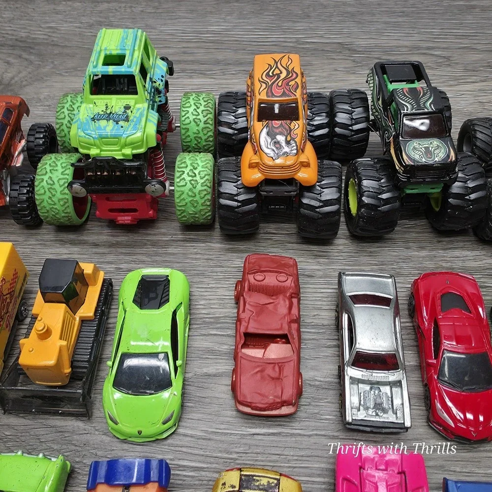 Hotwheels, Matchbox, Maisto, And More - Mixed Lot Of 28 Car, Trucks, And More